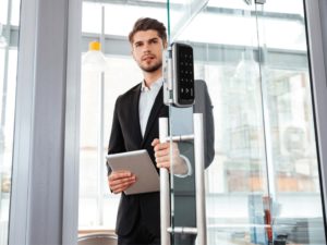 How to Select the Best Security Guard for Home-Based Security Services